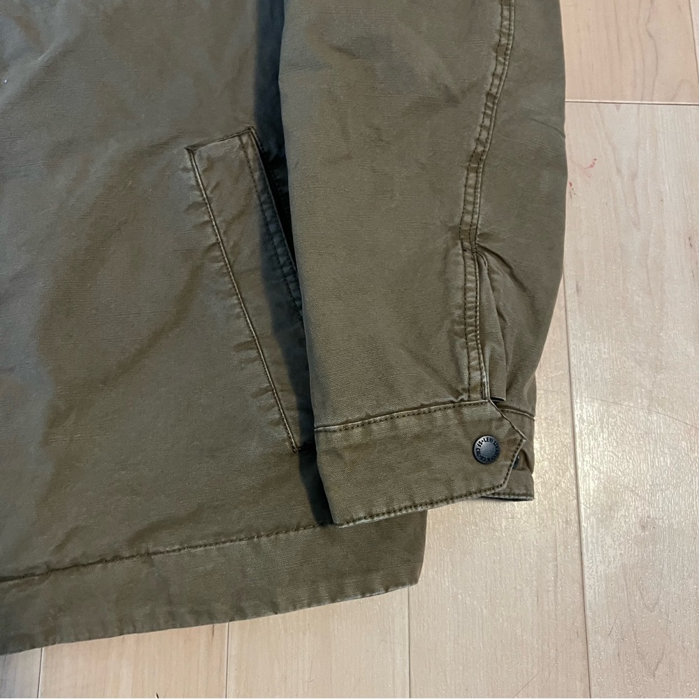 Levi's Green Military Field Jacket with Structured Collar and Sturdy Material - Picture 5 of 11